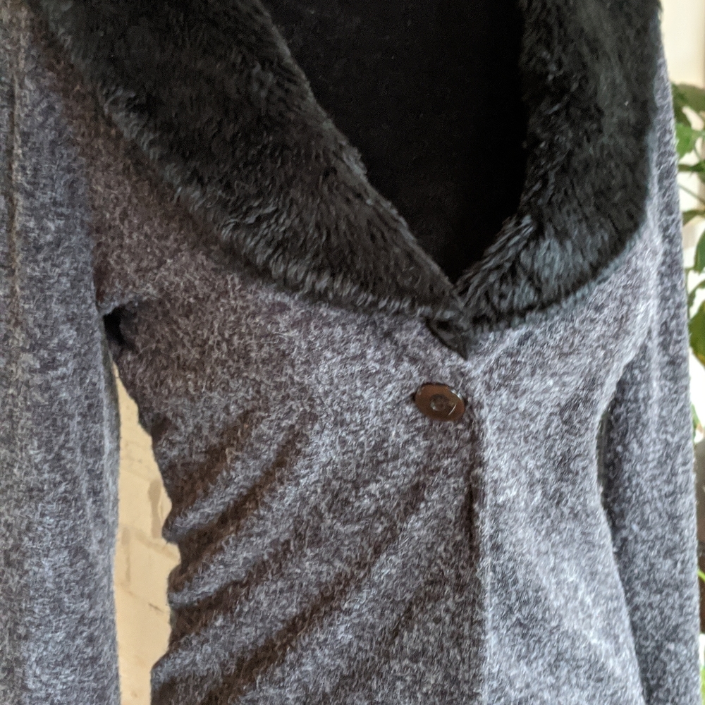 Grey knit sweater with faux fur collar  xs